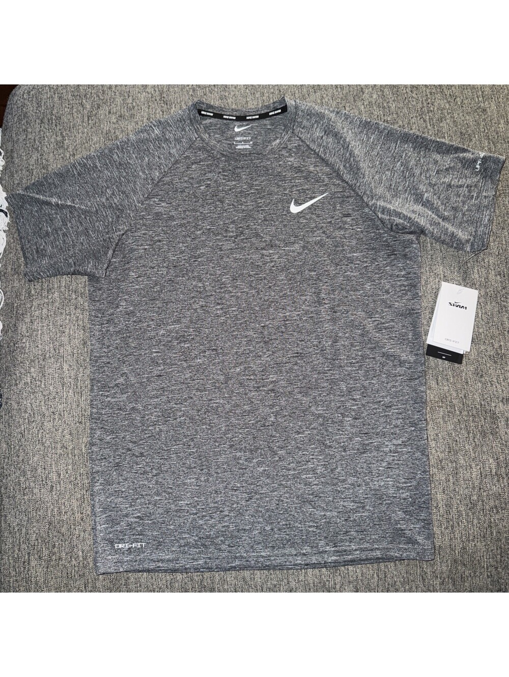 Nike Swim Dri-Fit Men’s Small Gray Short Sleeve Shirt UPF 40+ NESSA589-001 New